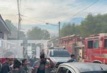 Incendio en clínica odontológica pone en alerta a bomberos en Chinandega Foto: bomberos y pobladores apagan incendio en clínica dental en Chinandega /TN8
