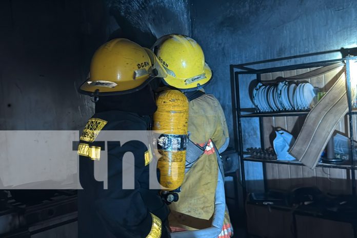 Foto: Incendio en restaurante de Jalapa: bomberos controlan siniestro sin víctimas/TN8