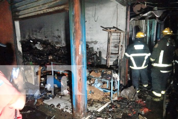 Foto: Incendio devasta sector Los Chocoyos en el Mercado Oriental/TN8