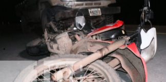 Foto: Motocicleta choca contra camioneta y deja dos lesionados en Siuna/TN8