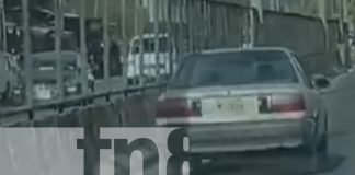 Foto: conductor imprudente casi atropella a madre e hija en Managua/TN8