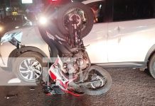 Estelí: Menor de edad se estrella contra un vehículo tras manejar a exceso de velocidad Foto: Menor de edad se estrella contra un carro en Estelí/TN8