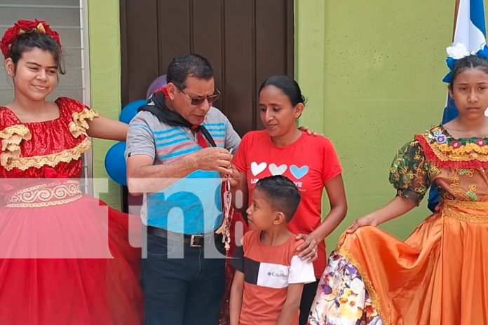 Foto: En el Rosario, Carazo realizan entrega de viviendas dignas/TN8