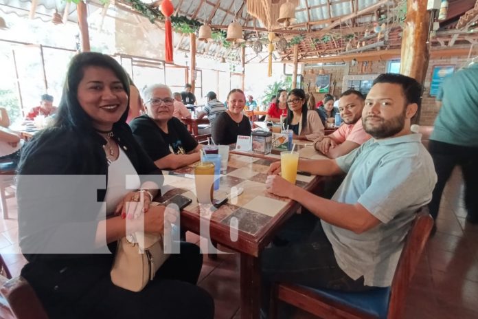 2 Foto: Agasajan a periodistas de TN8 con un delicioso almuerzo en Mi Viejo Ranchito/TN8