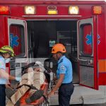 Motociclista termina en el hospital tras impactante choque con taxi en Granada Foto: Motociclista sufre lesiones en Granada/TN8