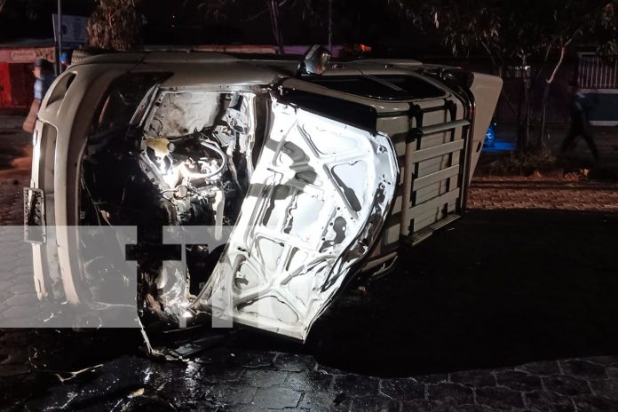 3 Foto: Velocidad y alcohol: las causas de un aparatoso accidente en La Rafaela Herrera, Managua/TN8