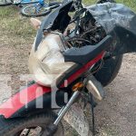 Accidente en Chontales: Motociclista sufre graves lesiones tras perder el control de su moto Foto: Motociclista se estrella contra un bulto de arena en Chontales/TN8