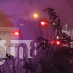 Incendio en cauce de Granada genera pánico entre vecinos y moviliza a los bomberos Foto: Quema de maleza causa densa humareda en Granada/TN8