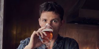 Foto: Tom Holland no puede comprar su propia cerveza/Cortesía