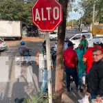Motociclista sufre brutal accidente en Managua y delincuente intenta robarle en plena vía Foto: Brutal accidente en Managua/TN8