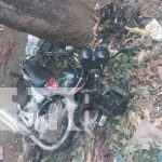 ¡Insólito robo! Ladrón arrastra una motocicleta para llevársela en Managua Foto: Roban moto en Managua/TN8