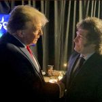 Milei intenta limpiar su imagen acercándose a Trump tras escándalo financiero Foto: Milei intenta limpiar su imagen con Trump tras escándalo financiero / Cortesía