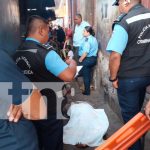 Hombre fallece tras desplomarse frente a comerciantes en Granada Foto: Hombre muerto en el sector de “La Campana", en el corazón del mercado municipal de Granada/TN8