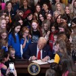 Trump firma duro decreto: «atletas transgéneros fuera de competencias femeninas» Foto: Trump ataca a la comunidad transgénero /Cortesía