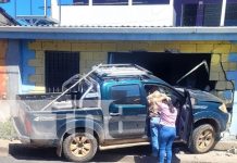¡Desastroso! Conductora pierde el control y provoca triple colisión en Jinotega Foto: Fuerte colisión de camioneta contra una vivienda en Jinotega / TN8