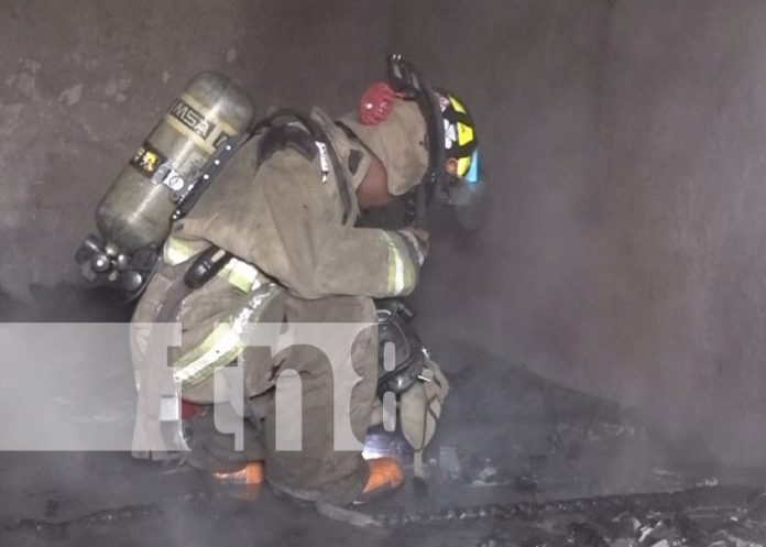 Foto: Voraz incendio en una vivienda de Estelí / TN8