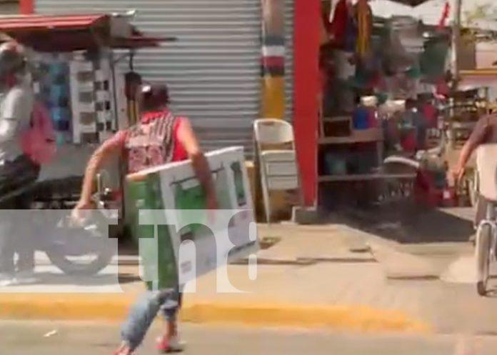 Foto: Robo de televisor en un semáforo de Managua / TN8