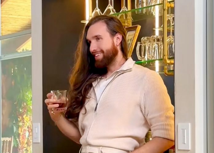 Foto: Oscar Mejía, tiktoker del norte de Nicaragua que te enseña a vestir con ropa usada