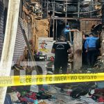 Chispa de soldadura desató el caos: llamas consumieron tienda en el Mercado Oriental Foto: Incendio en el Mercado Oriental / TN8