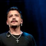 Christian Nodal llega de sorpresa y deja a una vendedora sin palabras Foto: Christian Nodal aparece en un local/cortesía