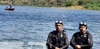 Foto: Ejercicio de buceo y rescate para bomberos en la Laguna de XIloá / TN8