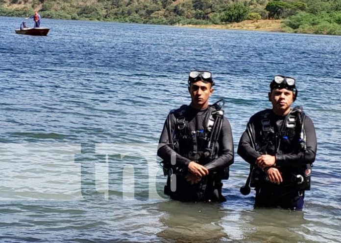 Foto: Ejercicio de buceo y rescate para bomberos en la Laguna de XIloá / TN8 Foto: Ejercicio de buceo y rescate para bomberos en la Laguna de XIloá / TN8