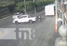 Impacto brutal: Motociclista choca a alta velocidad contra bus en Ciudad Sandino (VIDEO) Foto: Violento accidente de tránsito en Villa Soberana, Ciudad Sandino / TN8