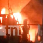 Todo quedó hecho ceniza: Incendio consumió taller de carpintería en Ciudad Sandino Foto: Incendio consume taller de carpintería en Ciudad Sandino / TN8
