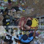 ¿Le huía a la ley? Se «asustó» y cayó dentro de un cauce de Managua Foto: Hombre cae dentro de un cauce en Managua / TN8