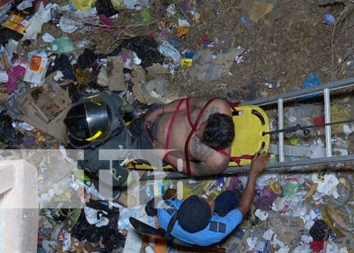 Foto: Hombre cae dentro de un cauce en Managua / TN8