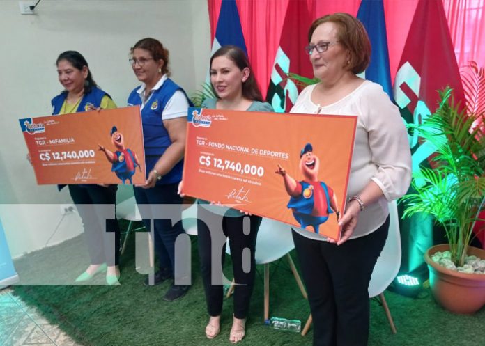 Foto: Entrega de utilidades de la Lotería Nacional / TN8 Foto: Entrega de utilidades de la Lotería Nacional / TN8