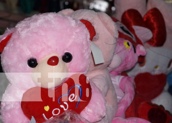 Foto: Comercio por el Día del Amor y la Amistad en Somoto / TN8