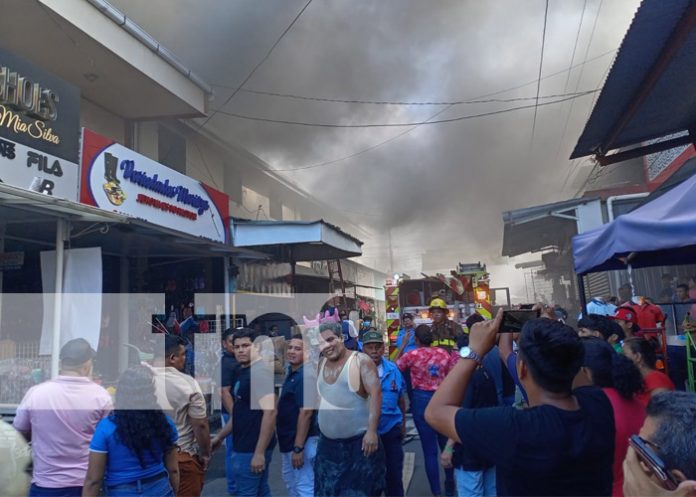 Foto: Grandes llamas en un incendio en el Mercado Oriental / TN8