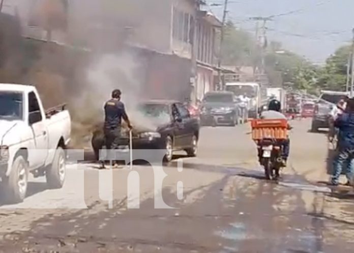 Foto: Vehículo en llamas en Chinandega / TN8