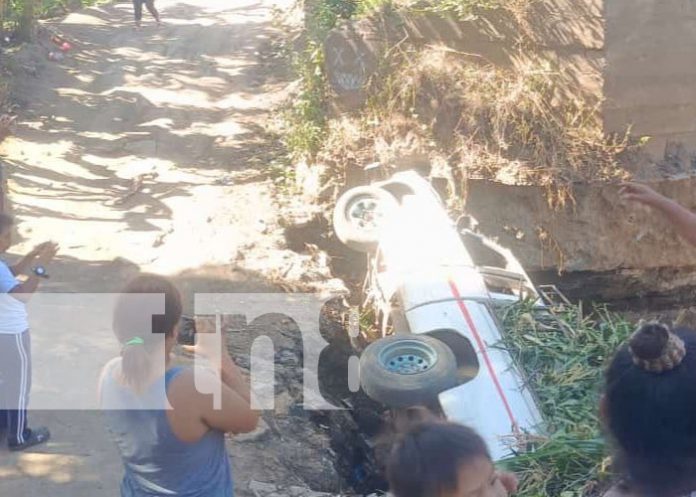 Foto: Volcadura de camioneta en Llano Grande, Masaya / TN8