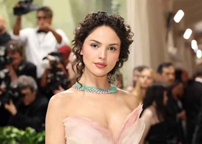 Foto: Eiza González y Millie Bobby Brown /cortesía Foto: Eiza González y Millie Bobby Brown /cortesía