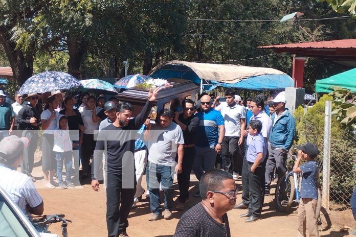 Foto: Granadinos dan el último adiós a menor que pereció en accidente de tránsito/TN8
