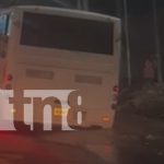 Foto: Cae bus a un hoyo en Managua/ TN8