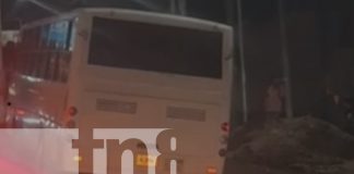 Foto: Cae bus a un hoyo en Managua/ TN8
