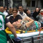 Policía golpea brutalmente a jubilada durante manifestación en Argentina Foto: manifestación en Argentina /cortesía