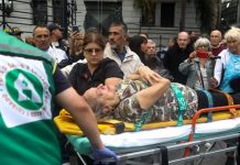 Policía golpea brutalmente a jubilada durante manifestación en Argentina Foto: manifestación en Argentina /cortesía