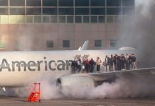 Avión de American Airlines se incendia en la puerta de embarque Foto: Pasajeros a salvo tras incendio en avión de American Airlines/Cortesía
