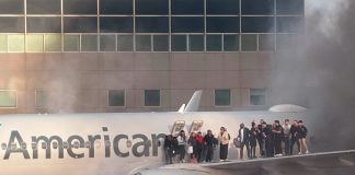 Foto: Pasajeros a salvo tras incendio en avión de American Airlines/Cortesía