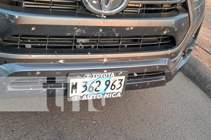 Foto: Fuerte choque entre camioneta y motocicleta deja tres heridos en Managua/TN8