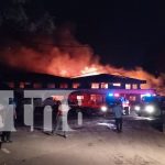 Fuego arrasa con bodegas de recicladora en Managua Foto:Pérdidas millonarias tras incendio en bodega de recicladora/TN8