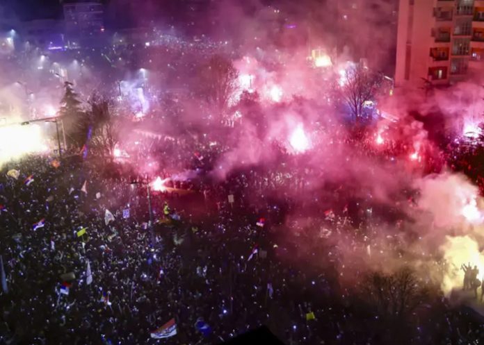 Foto: Escándalo en Serbia /cortesía