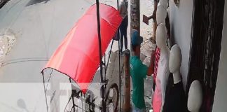 Foto: Hombre aprovecha descuido para robar en una tienda en Chinandega/TN8