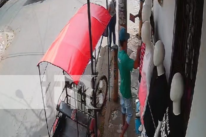 Foto: Hombre aprovecha descuido para robar en una tienda en Chinandega/TN8