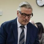 Alec Baldwin confesó haber pensado en el suicidio tras la tragedia en el set de «Rust» Foto: El infierno de Alec Baldwin /cortesía