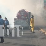 Incendio en carretera a Masaya pone en riesgo viviendas y afecta visibilidad Foto: Incendio en carretera a Masaya pone en riesgo viviendas y afecta visibilidad/TN8